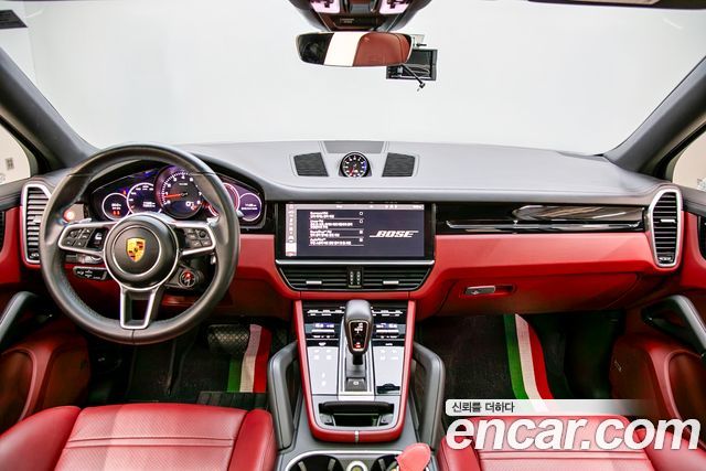 Porsche Cayenne 2021 — photo 12