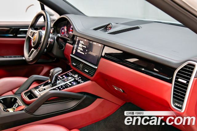 Porsche Cayenne 2021 — photo 13