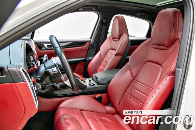 Porsche Cayenne 2021 — photo 14