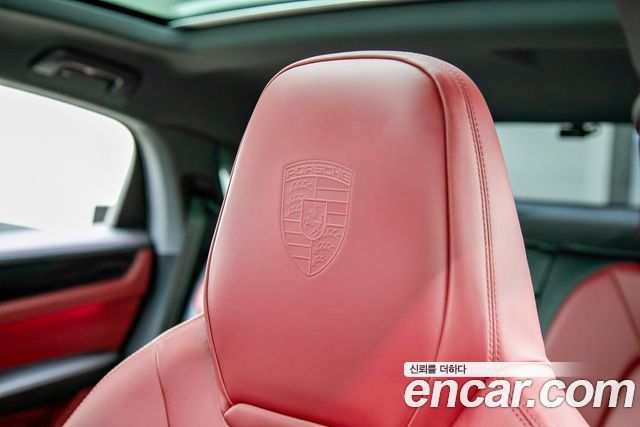 Porsche Cayenne 2021 — photo 16