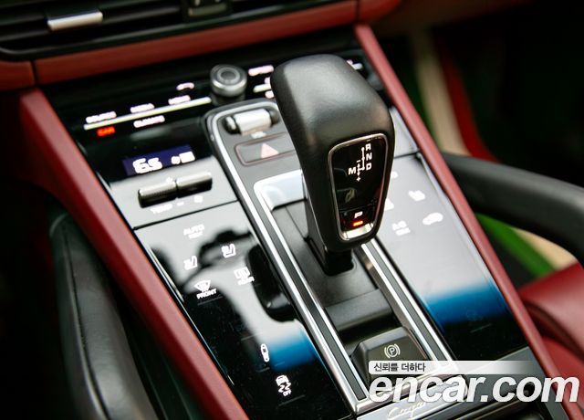 Porsche Cayenne 2021 — photo 18