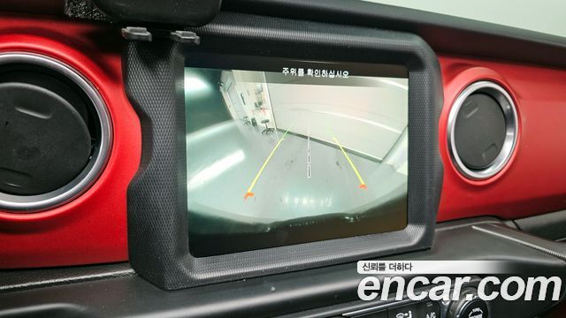 Jeep Wrangler 2020 — photo 16