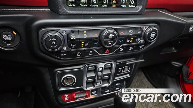 Jeep Wrangler 2020 — photo 17