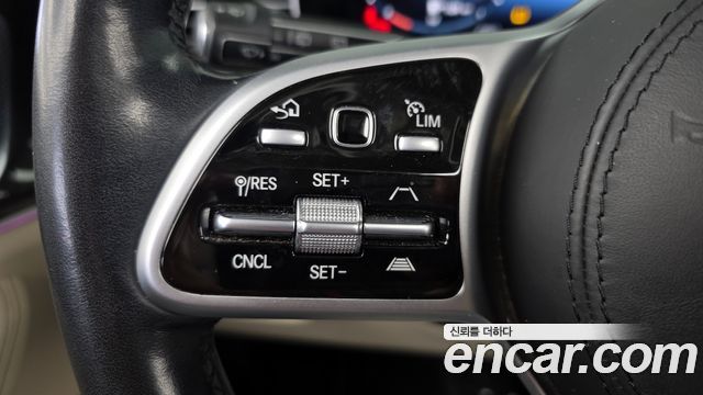 Mercedes-Benz GLE-Class 2021 — photo 17