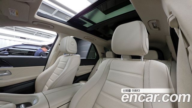 Mercedes-Benz GLE-Class 2021 — photo 19