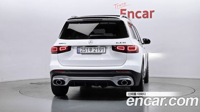 Mercedes-Benz GLB-Class 2023 — photo 4