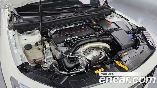 Mercedes-Benz GLB-Class 2023 — photo 6