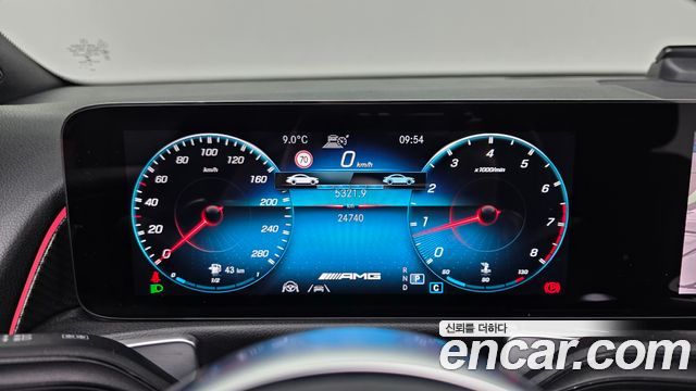 Mercedes-Benz GLB-Class 2023 — photo 8
