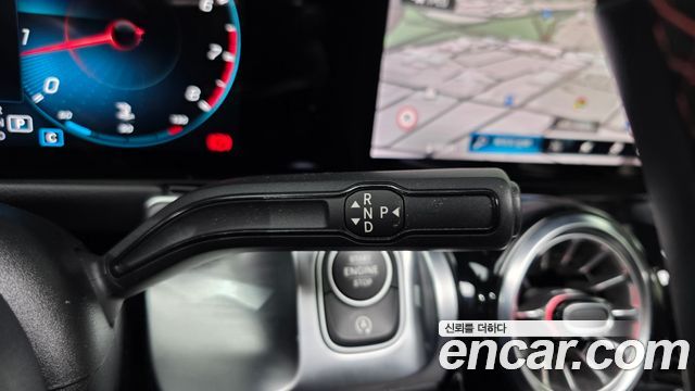 Mercedes-Benz GLB-Class 2023 — photo 9