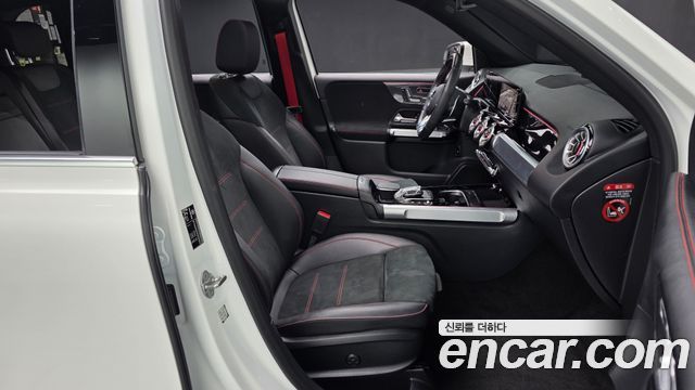 Mercedes-Benz GLB-Class 2023 — photo 10