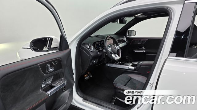 Mercedes-Benz GLB-Class 2023 — photo 11