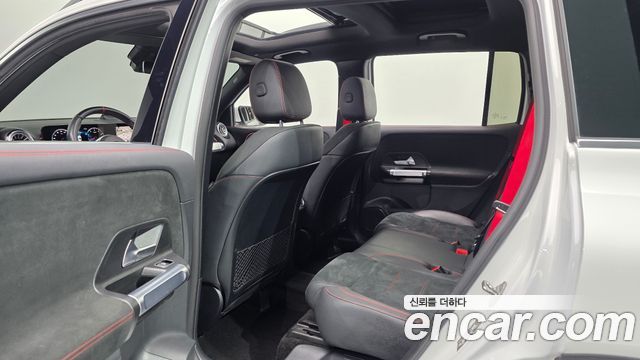 Mercedes-Benz GLB-Class 2023 — photo 12