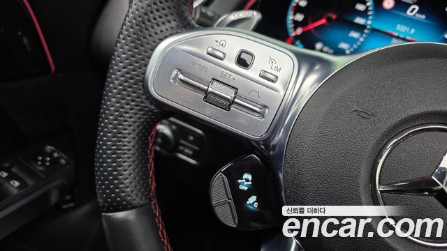 Mercedes-Benz GLB-Class 2023 — photo 15