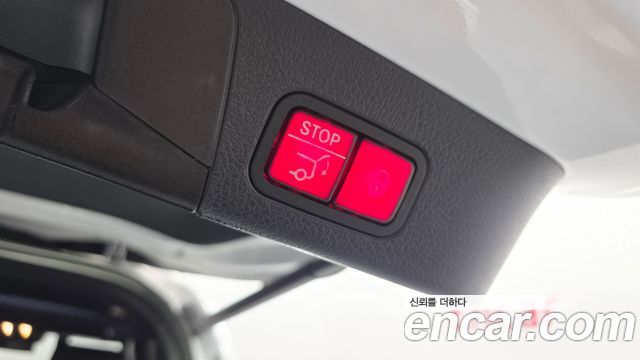 Mercedes-Benz GLB-Class 2023 — photo 18