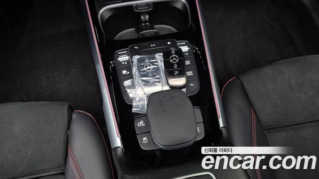 Mercedes-Benz GLB-Class 2023 — photo 20