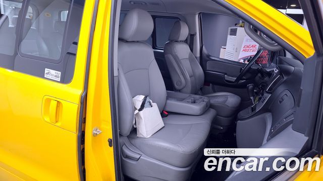 Hyundai Starex 2017 — photo 11
