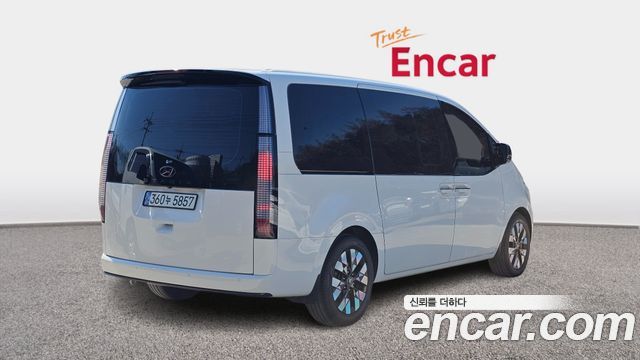 Hyundai Staria 2022 — photo 2