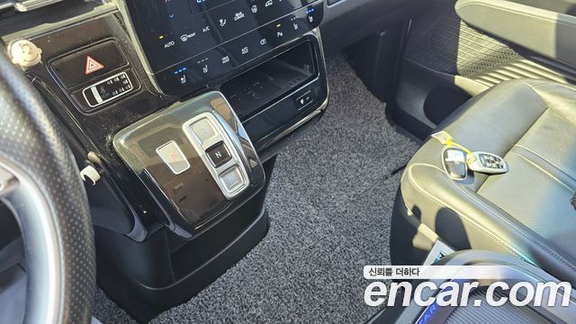 Hyundai Staria 2022 — photo 9