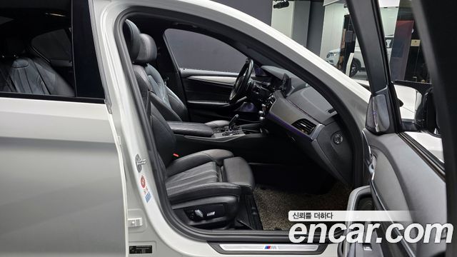 BMW 5-Series 2017 — photo 10