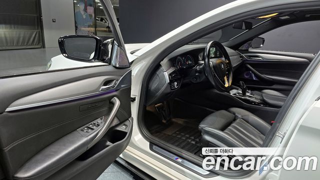 BMW 5-Series 2017 — photo 11