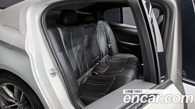 BMW 5-Series 2017 — photo 12