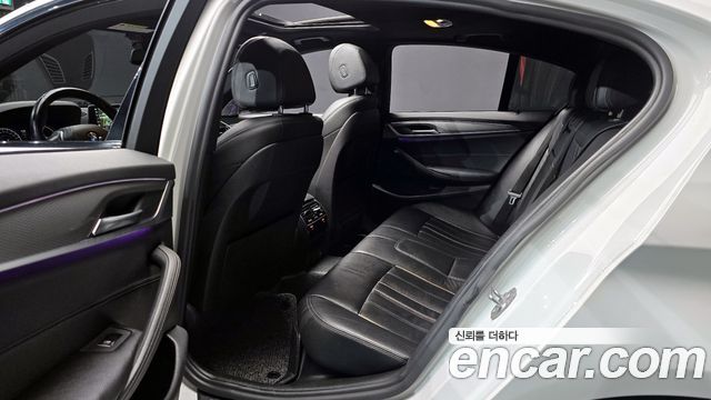 BMW 5-Series 2017 — photo 13