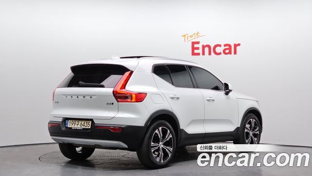 Volvo XC40 2022 — photo 2
