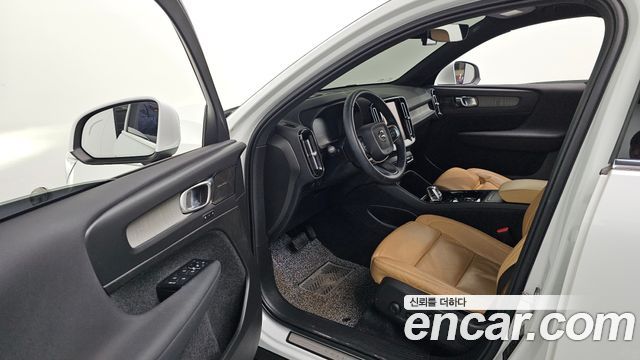 Volvo XC40 2022 — photo 10