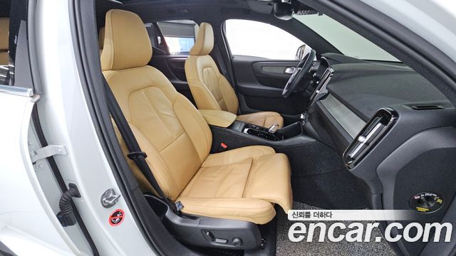 Volvo XC40 2022 — photo 11