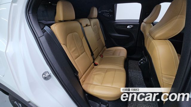 Volvo XC40 2022 — photo 13