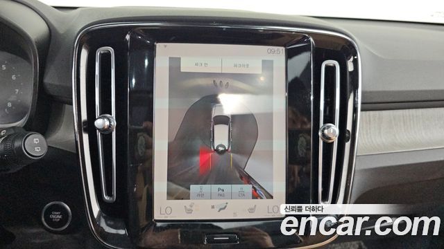Volvo XC40 2022 — photo 16
