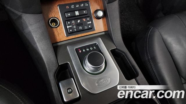 Land Rover Discovery 2016 — photo 9