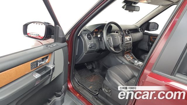 Land Rover Discovery 2016 — photo 10