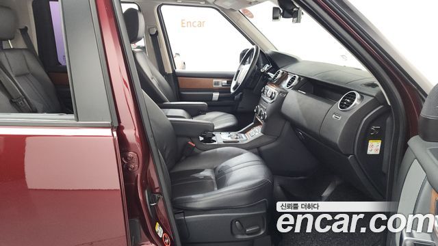 Land Rover Discovery 2016 — photo 11