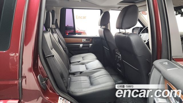 Land Rover Discovery 2016 — photo 12