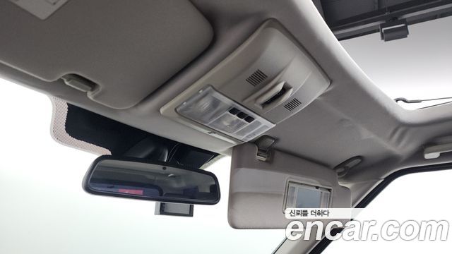 Land Rover Discovery 2016 — photo 17