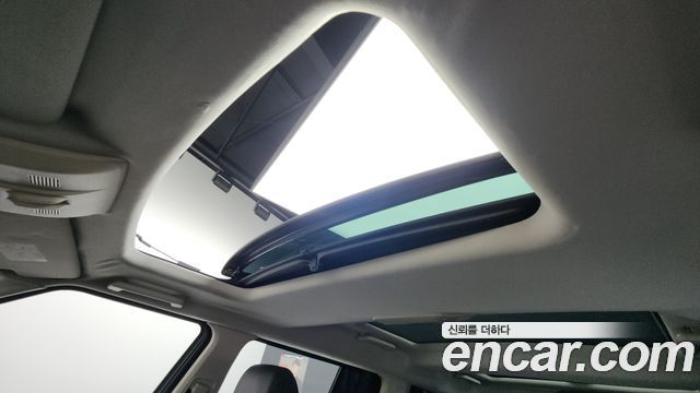 Land Rover Discovery 2016 — photo 18