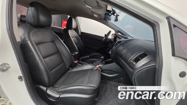 Kia K3 2015 — photo 10
