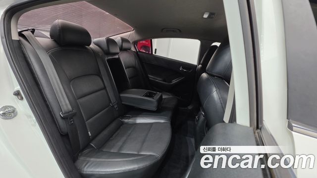 Kia K3 2015 — photo 19