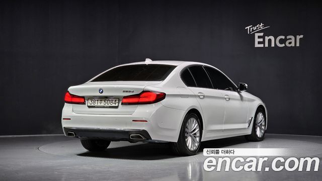 BMW 5-Series 2021 — photo 2