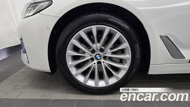 BMW 5-Series 2021 — photo 5