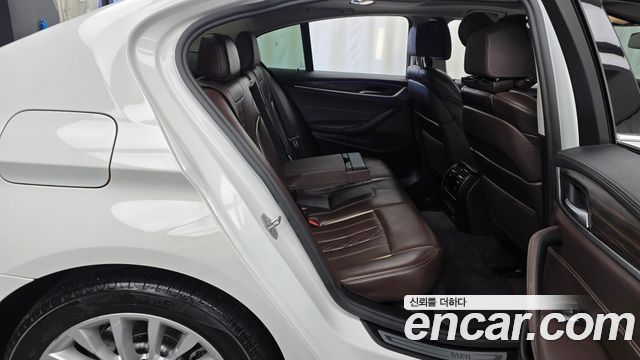 BMW 5-Series 2021 — photo 12
