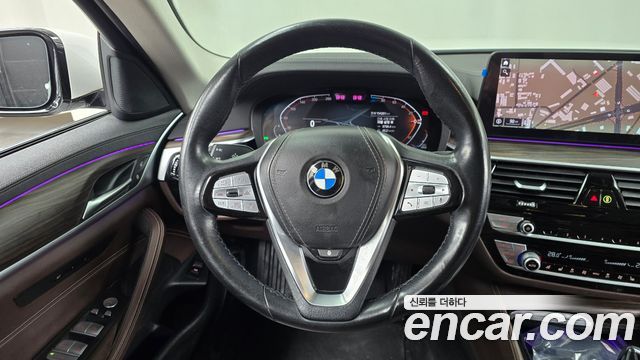 BMW 5-Series 2021 — photo 13