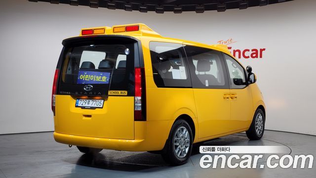 Hyundai Staria 2023 — photo 2