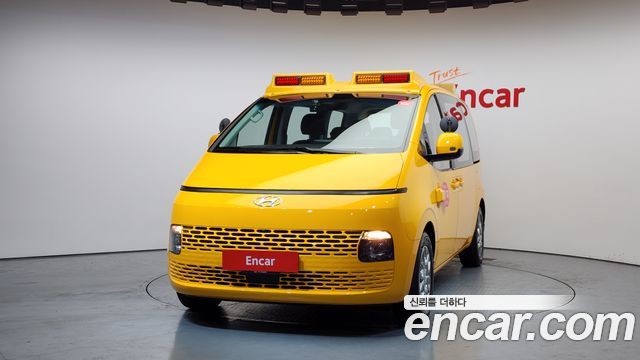 Hyundai Staria 2023 — photo 3