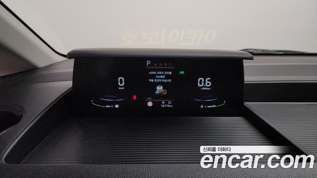 Hyundai Staria 2023 — photo 8