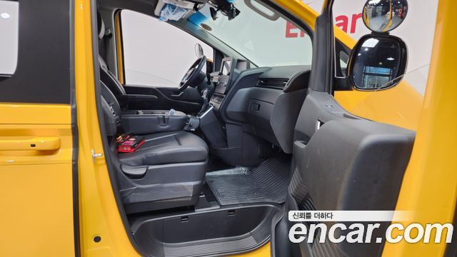 Hyundai Staria 2023 — photo 11