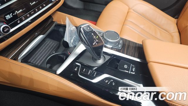 BMW 5-Series 2022 — photo 9