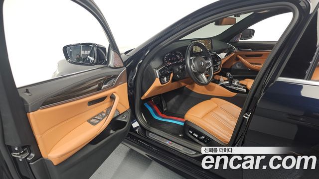BMW 5-Series 2022 — photo 10