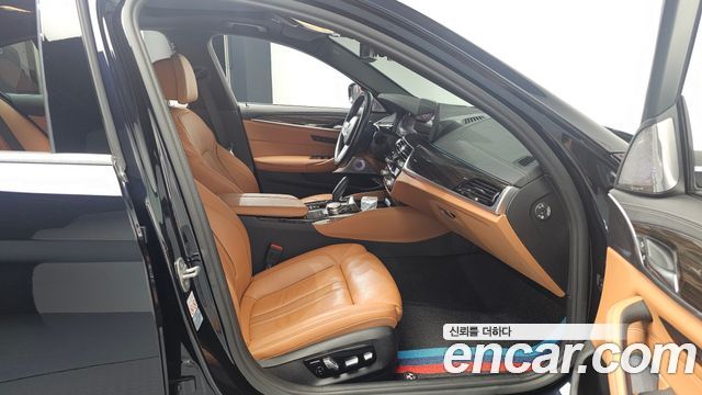 BMW 5-Series 2022 — photo 11